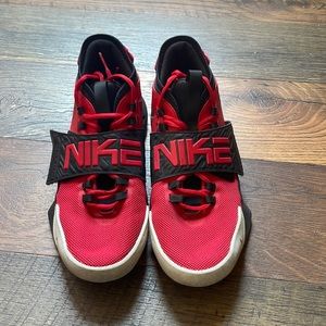 Nike Future Court 3 Youth Size 6.5 Basketball Shoes Red Black Boys